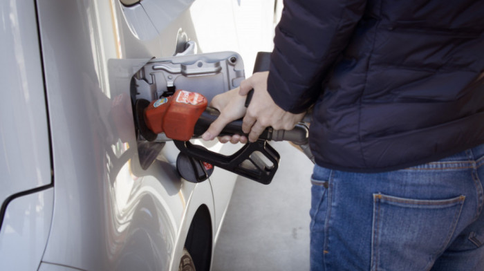 "Cena nafte nikad brže nije rasla" - Udruženje naftnih kompanija: Dizel skuplji za dinar nedeljno, benzin za 50 para