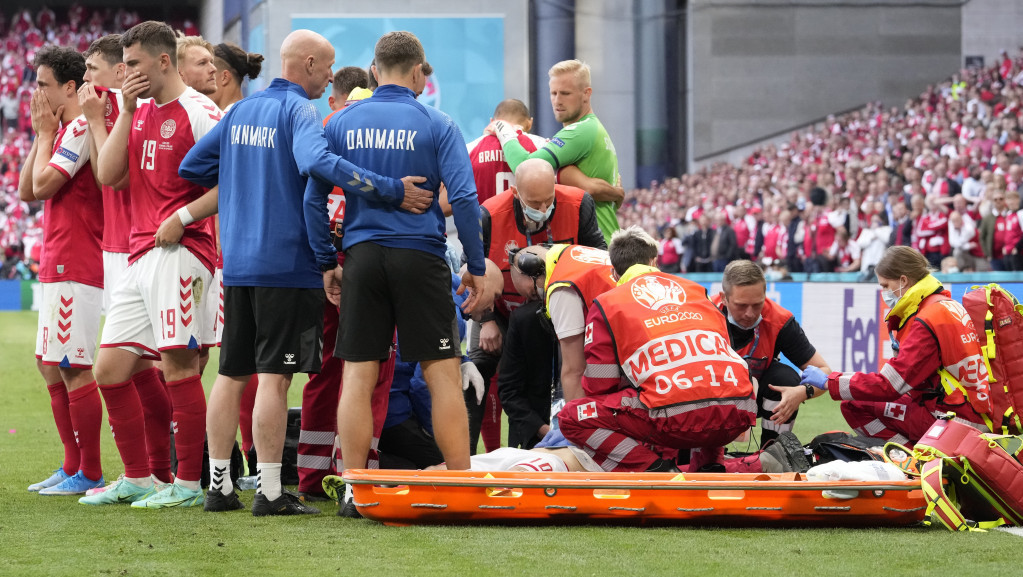 Drama u Kopenhagenu, Eriksen reanimiran na terenu, stanje mu je stabilizovano, meč odigran