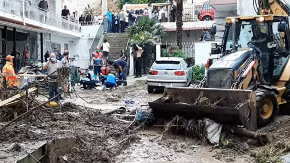 Snažno nevreme pogodilo Grčku, jedna osoba stradala u Solunu