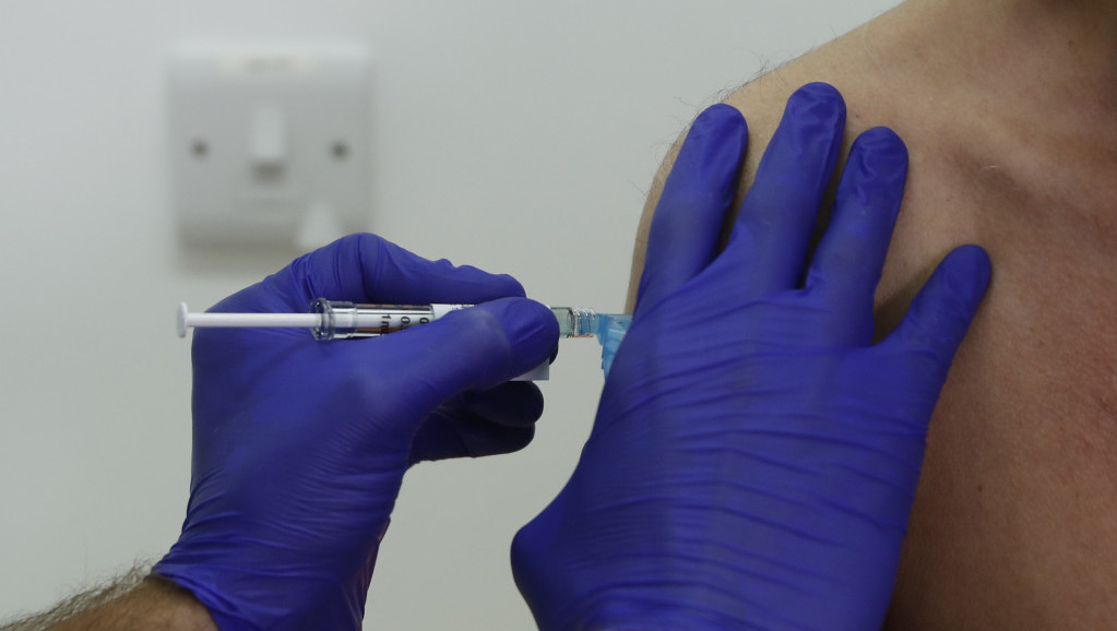 Orban: Od iduće godine u Mađarskoj treća doza vakcine i obavezna vakcinacija za zdravstvene radnike