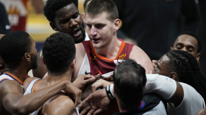 Finiks "počistio "Denver", laganih 4:0: Jokić isključen u poslednjoj utakmici MVP sezone