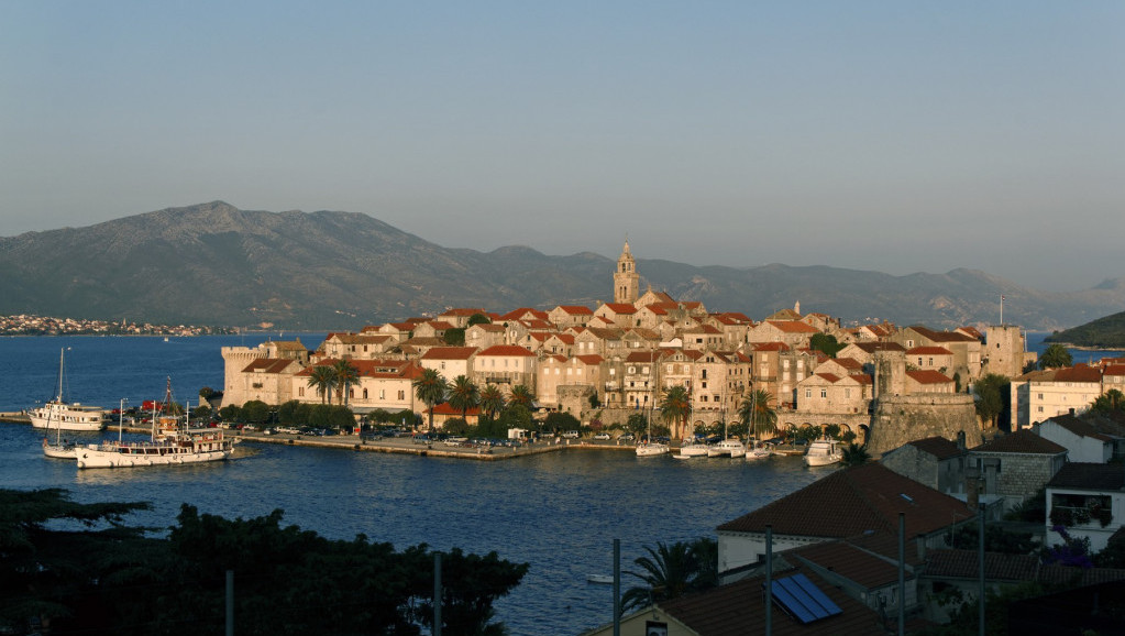 "Nema ljubljenja, samo plesanje": Incident na Korčuli, gej turisti izbačeni sa festivala