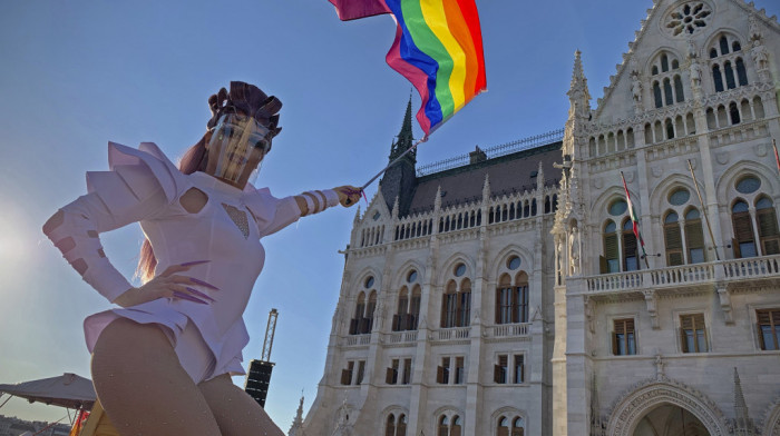 Mađarski parlament podržao zabranu promocije homoseksualnosti deci mlađoj od 18 godina