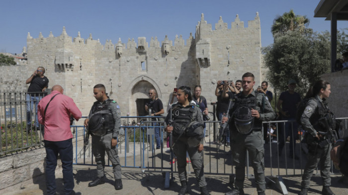 Tenzije u Jerusalimu, u sukobima Palestinaca i policije uhapšeno 17 osoba