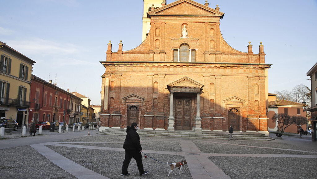 Strah od delta soja utiče na sezonu: Prepolovljen broj turističkih rezervacija Italijana