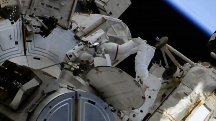 Astronauti u šetnji svemirom, spremaju Međunarodnu svemirsku stanicu za turiste