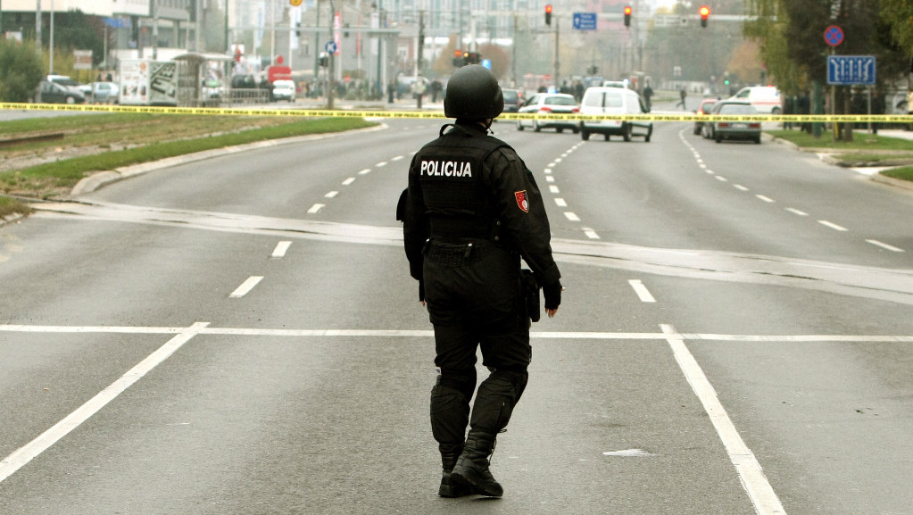 Filmska potera u Sarajevu: Bežao ukradenim autom od policije, napravio četiri udesa