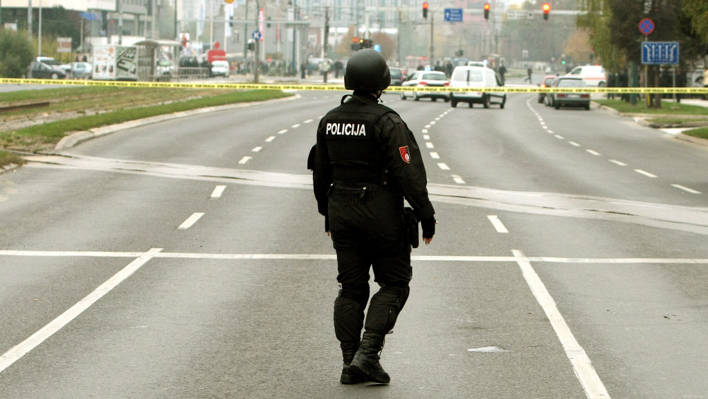 Migranti pokvarili autobus: Policajci izvukli dve osobe ispod vozila na relaciji Sarajevo-Frankfurt