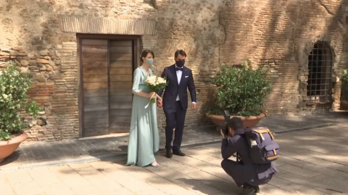 Ovako je izgledalo jedno od prvih venčanja u Rimu posle više od godinu i po dana pandemije koronavirusa