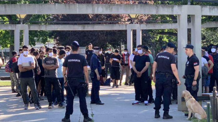 Policija sprovela 84 migranta u prihvatni centar