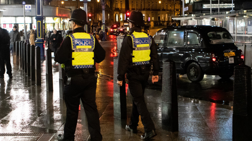 Dva policajca  povređena u napadu nožem u Londonu, napadač uhapšen