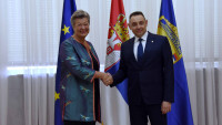 Ministar Vulin sa komesarkom EU: Srbija nije parking za migrante, neophodna saradnja