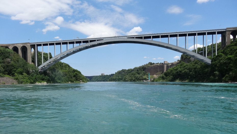 Kanada produžila zabranu za većinu kopnenih putovanja sa SAD