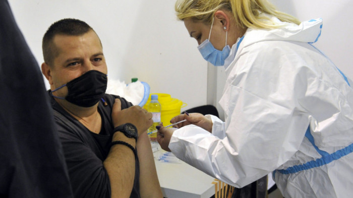 Strani državljani dolaze po drugu dozu vakcine na Sajam - u redu najviše građana BiH i Severne Makedonije