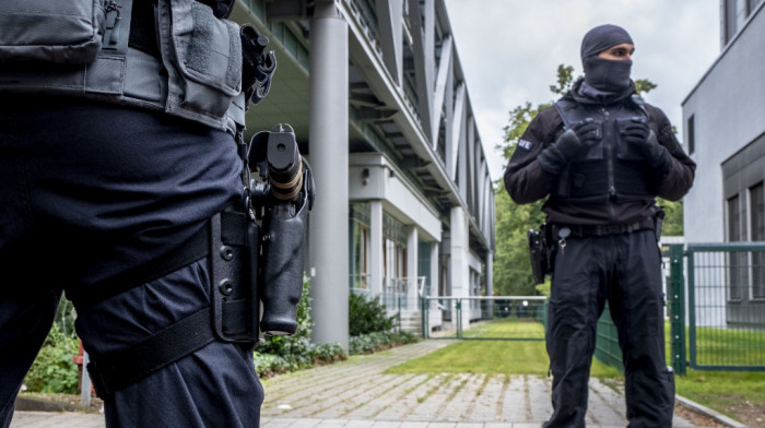 Nemačka policija zaustavila 50 desničara na granici sa Poljskom, pronašli im mačete i palice