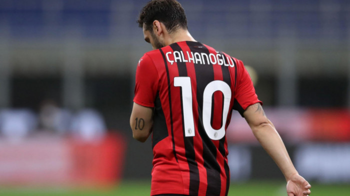 Inter dovodi igrača gradskog rivala: Hakan Čalhanoglu odlazi iz Milana