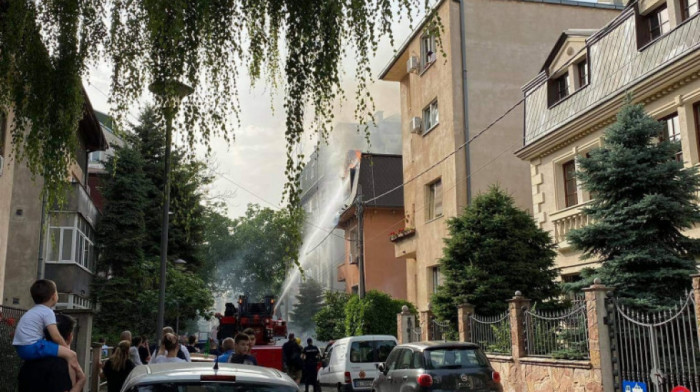 Ugašen požar na Lionu, dvojica vatrogasaca prebačena na VMA