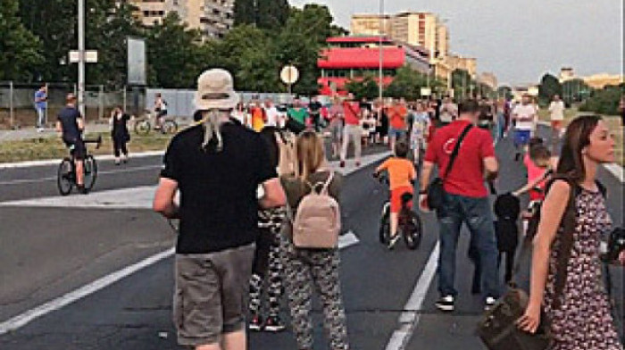 Novi protest stanara u bloku 37, okupljeni blokirali ulicu Tošin bunar