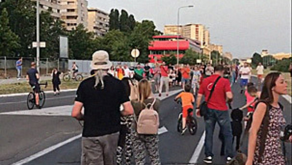 Novi protest stanara u bloku 37, okupljeni blokirali ulicu Tošin bunar