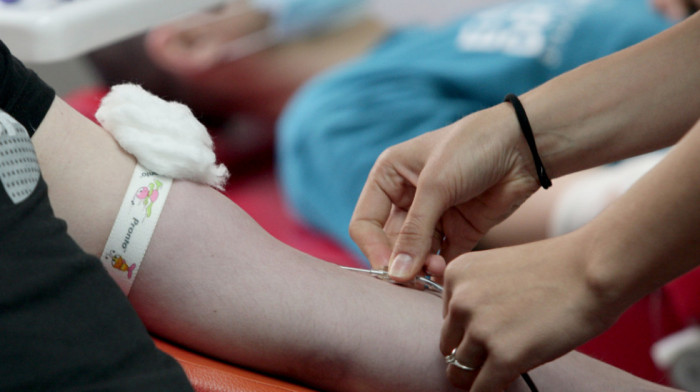 Dobrovoljno davanje krvi na Institutu za transfuziju: "Dajmo krv i učinimo da ovi praznici donesu radost i mir"