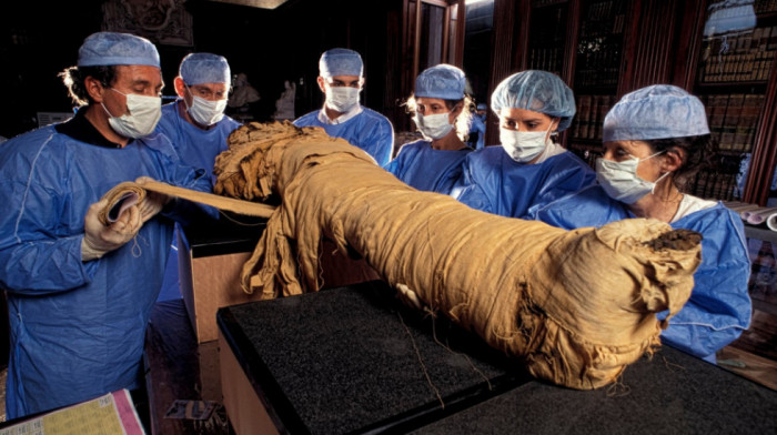 Egipatska mumija na pregledu u milanskoj bolnici