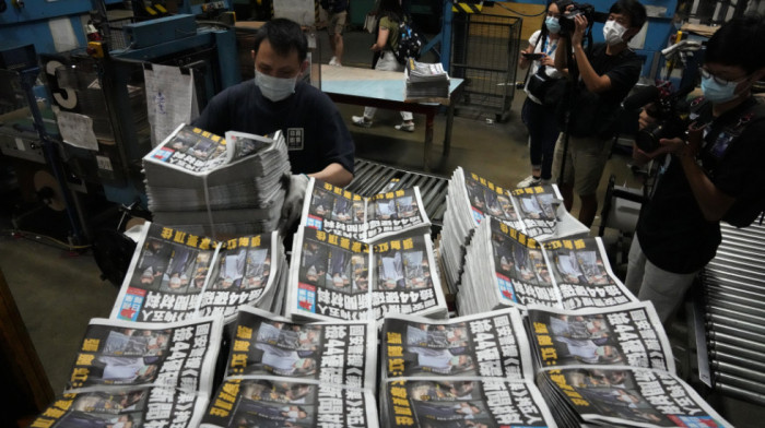 Na aerodromu u Hongkongu uhapšen novinar ugašenog lista Epl Dejli