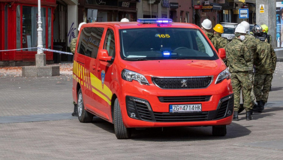 Hrvatski vatrogasci izvukli bebu iz zaključanog auta, odmah joj ukazana pomoć