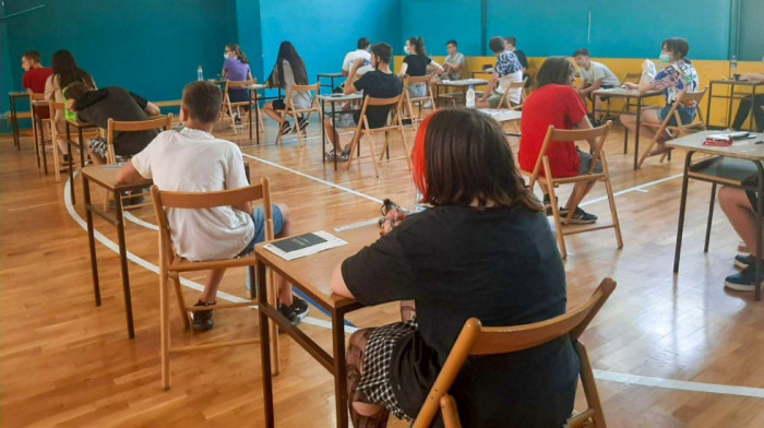 PMF u Novom Sadu organizuje onlajn besplatne pripreme za malu maturu za sve osmake u Srbiji