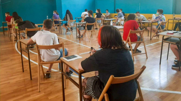 Ministarstvo prosvete: Kombinovani test počeo na vreme i bez problema