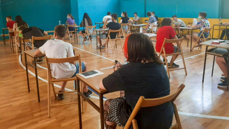 Ministarstvo prosvete: Kombinovani test počeo na vreme i bez problema