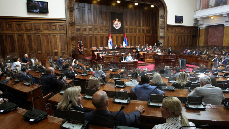 Sednica Skupštine Srbije počela pitanjima poslanika o dešavanjima na severu KiM