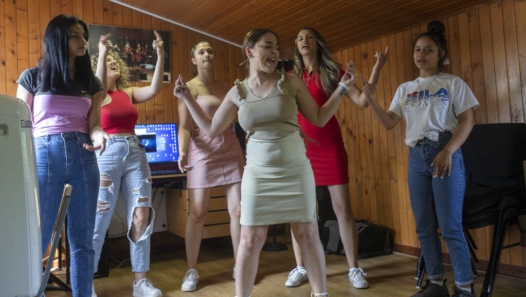 Romska muzička grupa iz Srbije u borbi za prava žena: "Brak ne treba da bude odluka roditelja"