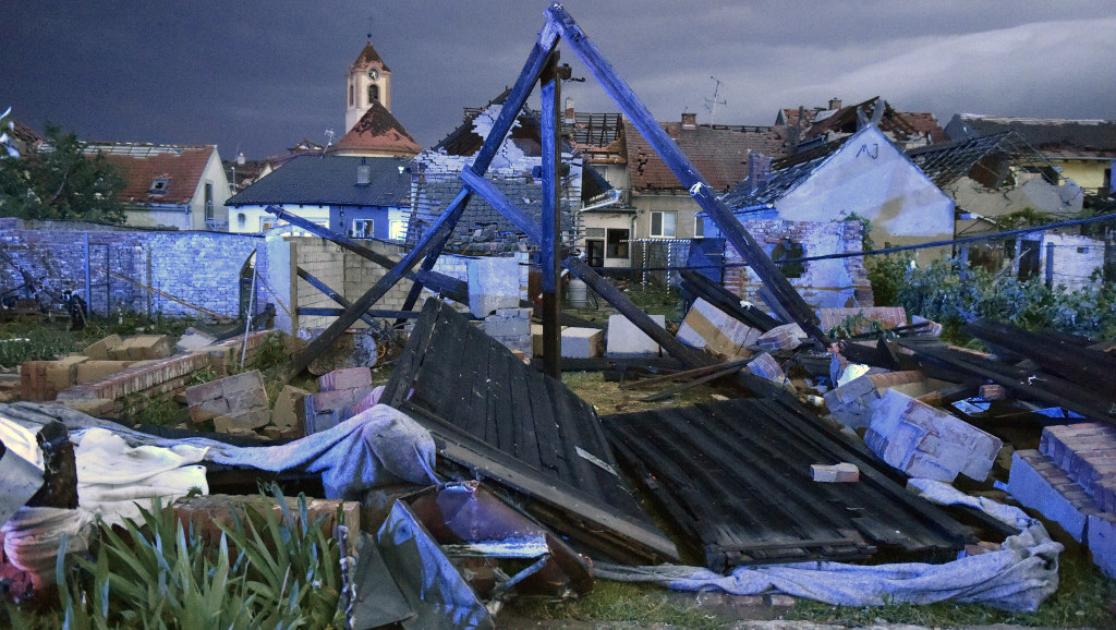 Tornado u Češkoj, povređeno najmanje 150 ljudi, spasilački timovi na terenu