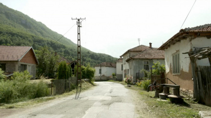 Velimirovići sa četvoro dece otišli na Staru planinu da gaje ovce, pa u skoro napuštenom selu zaposlili 20 ljudi