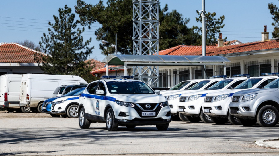 "U toku je pljačka": Muškarac ušao u banku u Solunu i pobegao peške sa 7.000 evra