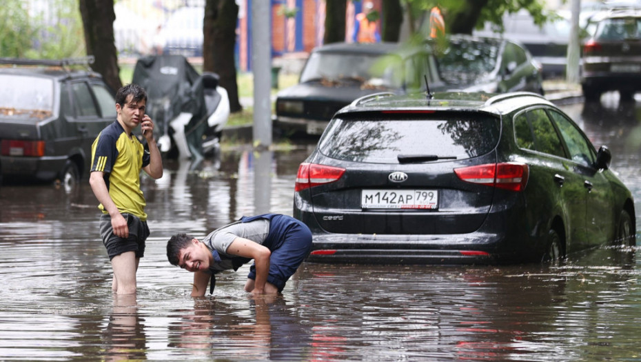 FOTO VIDEO Tropska oluja pogodila Moskvu, 130.000 ljudi ostalo bez struje