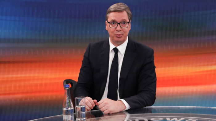 Vučić: Situacija je teška, ali plate i penzije neće kasniti