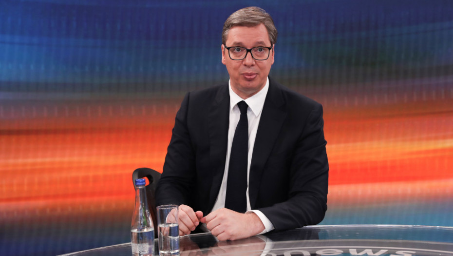 Vučić: Situacija je teška, ali plate i penzije neće kasniti