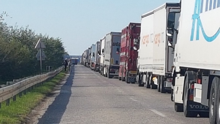 Kolone teretnjaka na graničnim prelazima: Najduže se čeka na prelazu u Šidu, šest sati