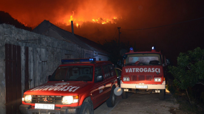 Veliki požar na severu Hrvatske, gorelo skladište mlinova
