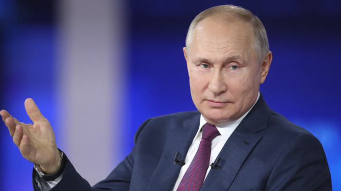 Putin potpisao zakon: Zabranjeno izjednačavanje uloga Sovjeta i Nemaca