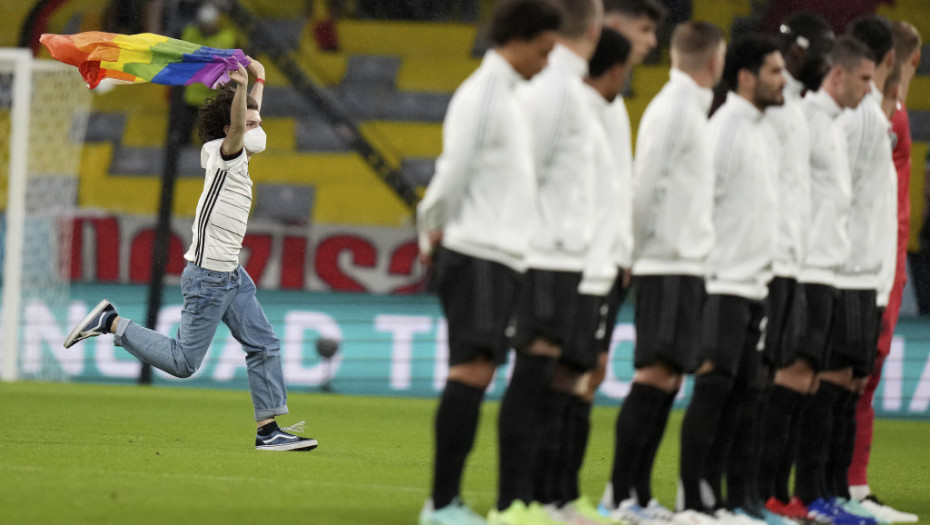 Fudbalski stadioni poligon i za politiku – EURO 2020 obeležile polemike zbog dresova, LGBT prava, korone...