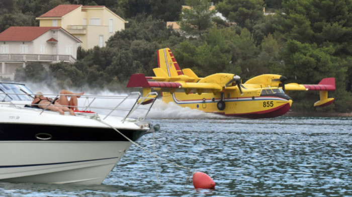 Ponovo buknuo požar kod Biograda na moru, vatru gase tri aviona i jedan kanader