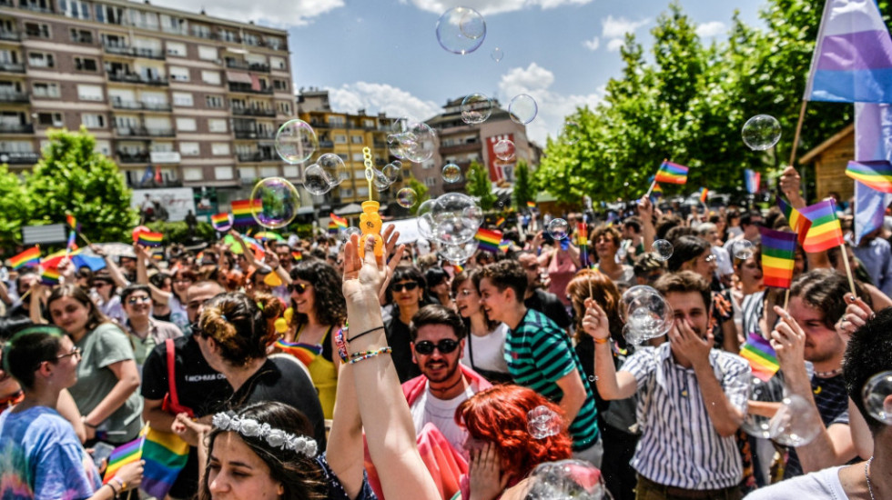 Parada ponosa u Prištini pod sloganom „Zajedno i ponosni“
