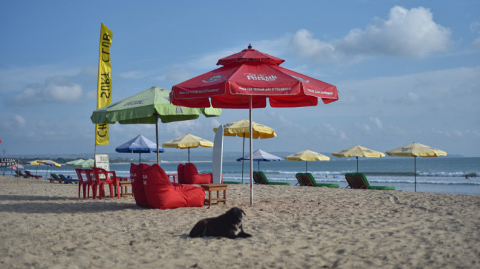 Plaže na egzotičnom ostrvu potpuno prazne: Broj zaraženih visok bez obzira na 71 odsto vakcinisanih