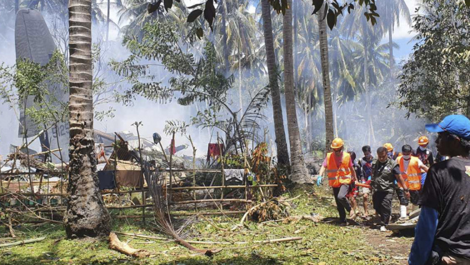 "Vojnici iskakali iz letelice": Broj žrtava u padu filipinskog aviona porastao na 50