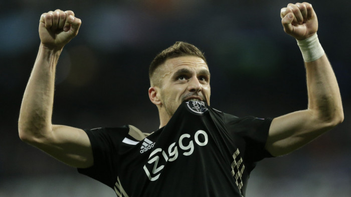 Dušan Tadić produžio ugovor sa Ajaksom do 2024. godine