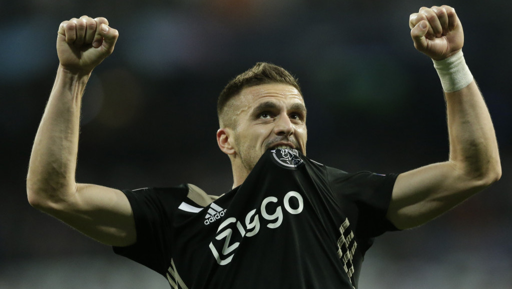 Dušan Tadić produžio ugovor sa Ajaksom do 2024. godine