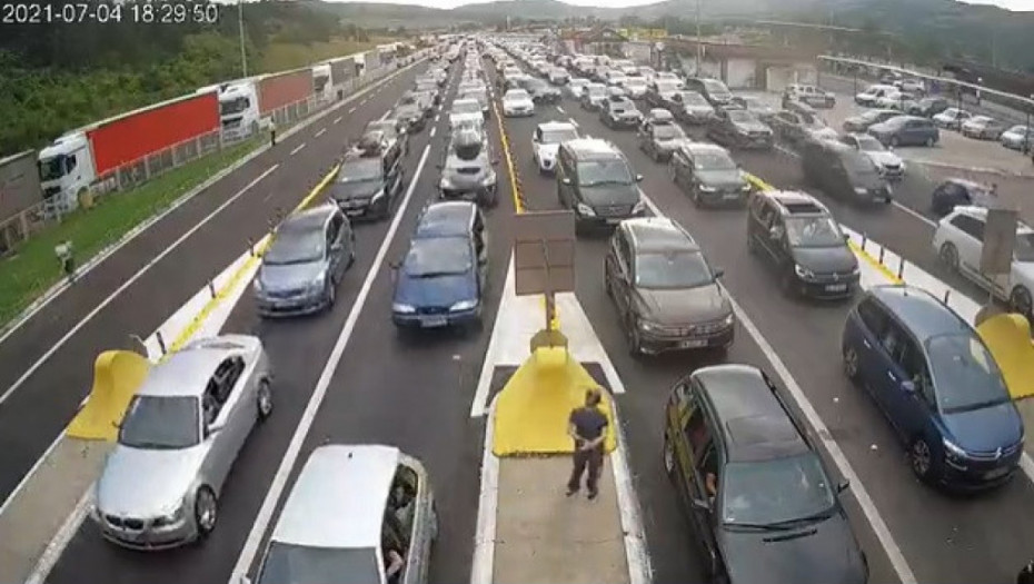 Gužve na graničnim prelazima: Na prelazu Gradina se čeka četiri sata