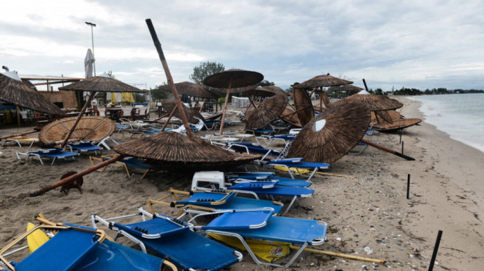 Tornado na Halkidikiju, ima povređenih: "Leteli su suncobrani i ležaljke, ljudi su bežali, ali srećom, nije dugo trajalo"